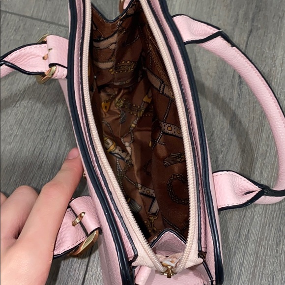 Micheal kors satchel purse - Picture 3 of 3